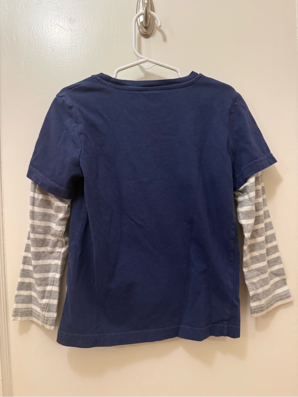 Mini Boden Navy Blue Snow Boarding Giraffe Long Sleeve Tee - Picture 2 of 3